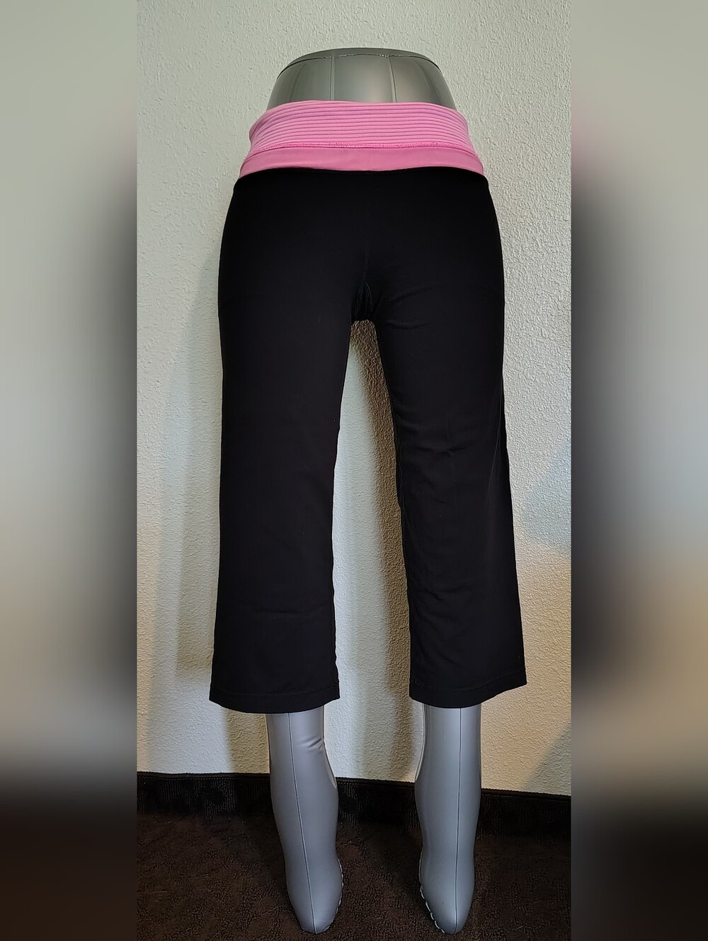 Kirklands Black Capri Pants High Rise Pink Fold-Over Waistband Medium Women